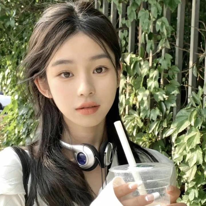 公寓里的两个女人